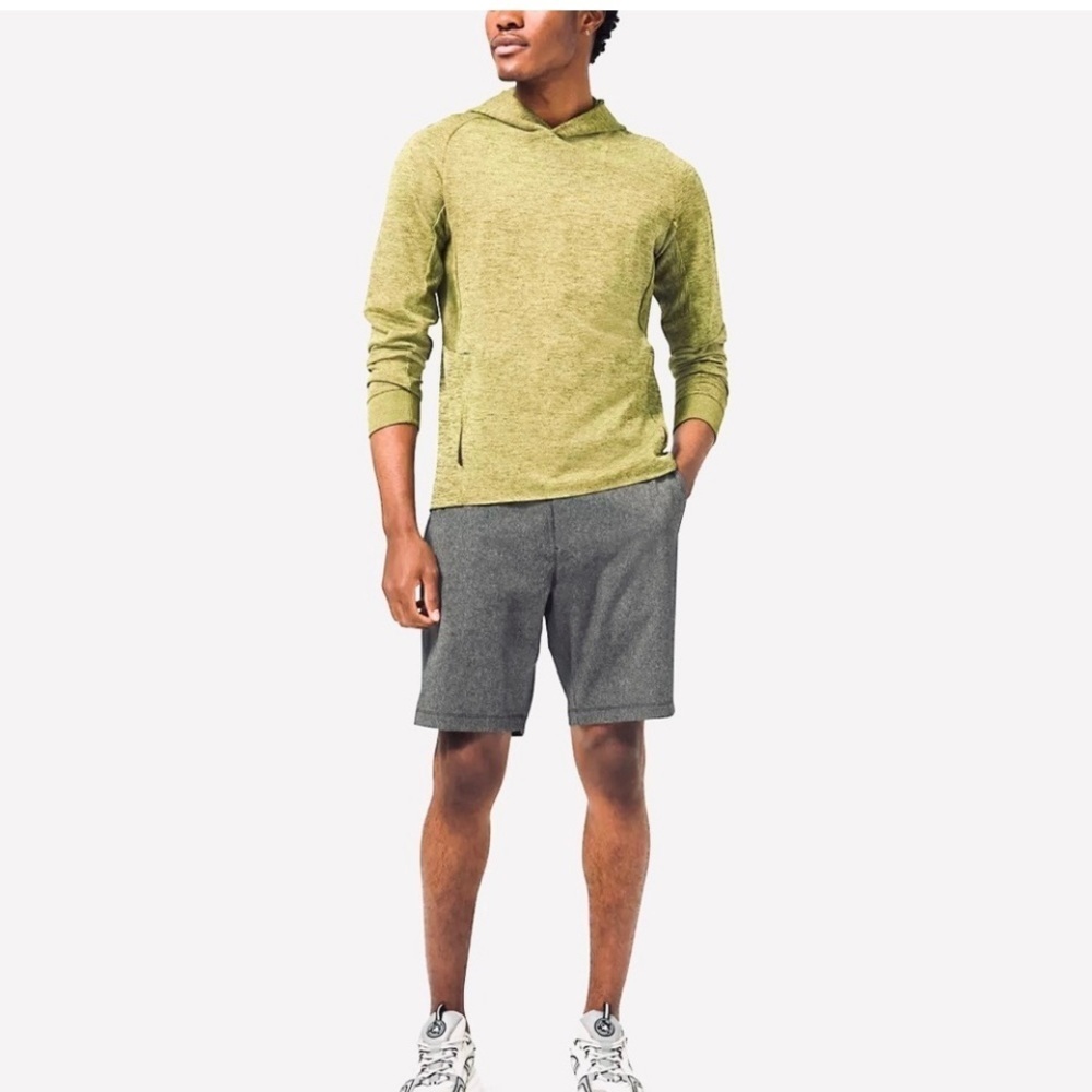 Lululemon Commission Shorts
Gray/Black
